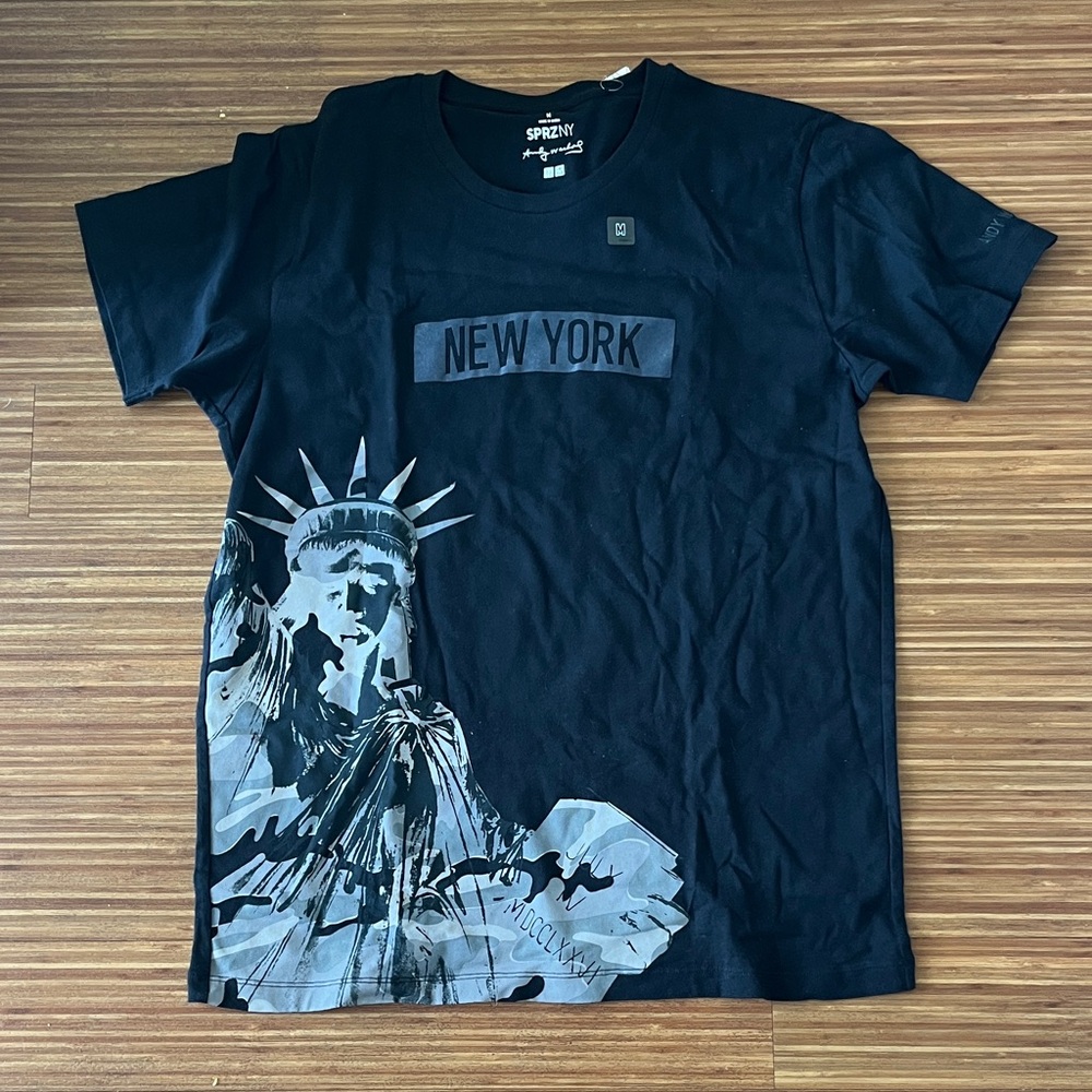 Uniqlo Black Statue of Liberty Graphic Short-Sleeve Tee